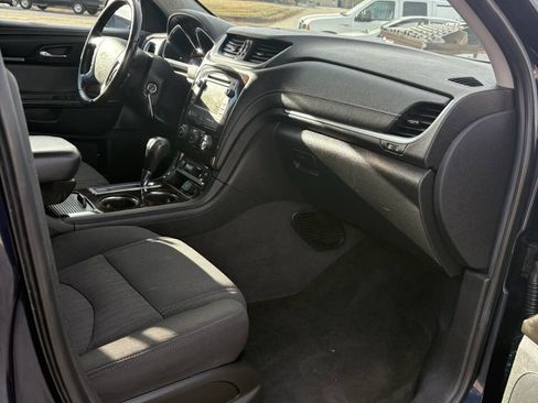 Used 2017 Chevrolet Traverse LT image 6