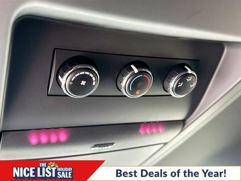 Used 2014 Dodge Grand Caravan SXT image 24