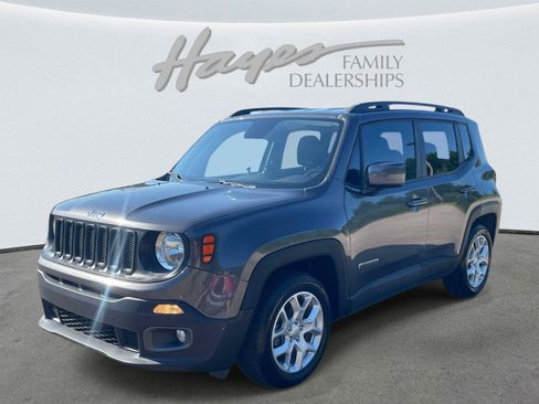 Used 2018 Jeep Renegade Latitude FWD image 9