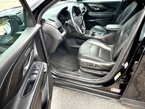 Used 2024 GMC Terrain SLT FWD image 11