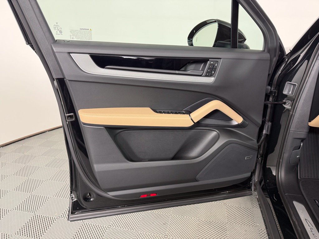 Certified 2026 Porsche Cayenne AWD/4WD image 19