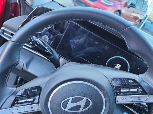 Used 2025 Hyundai Elantra SEL image 16