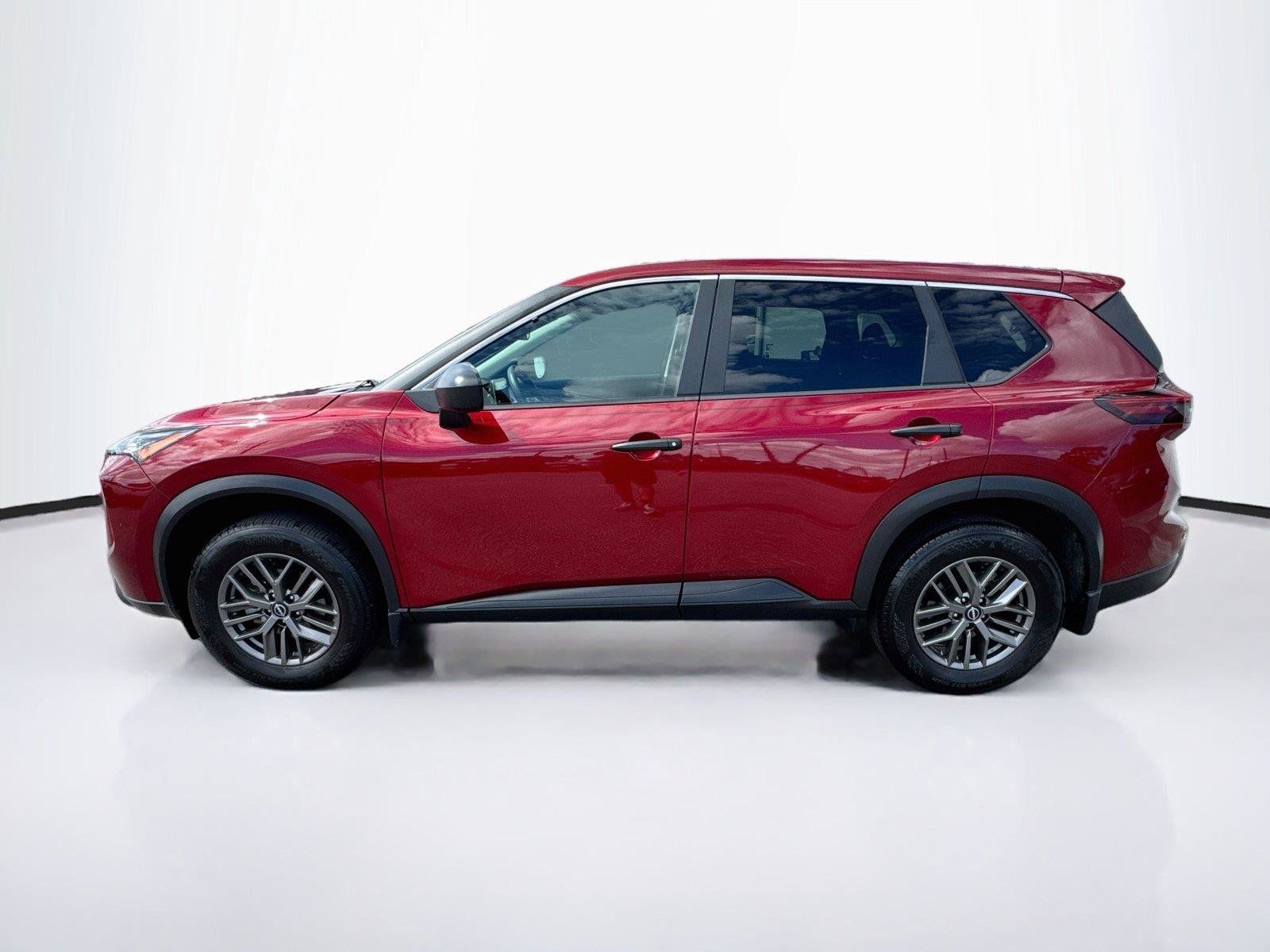 Used 2025 Nissan Rogue S FWD image 2