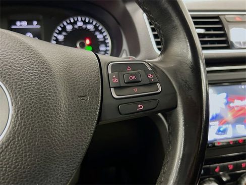 Used 2014 Volkswagen Passat 3.6 SEL Premium image 32