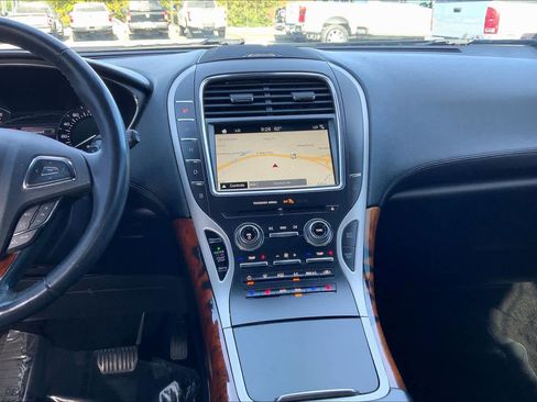 Used 2018 Lincoln MKX Reserve w/ Driver Assistance Package image 6
