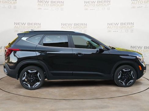 Used 2025 Kia Seltos SX w/ SX Sunroof Package AWD/4WD image 6