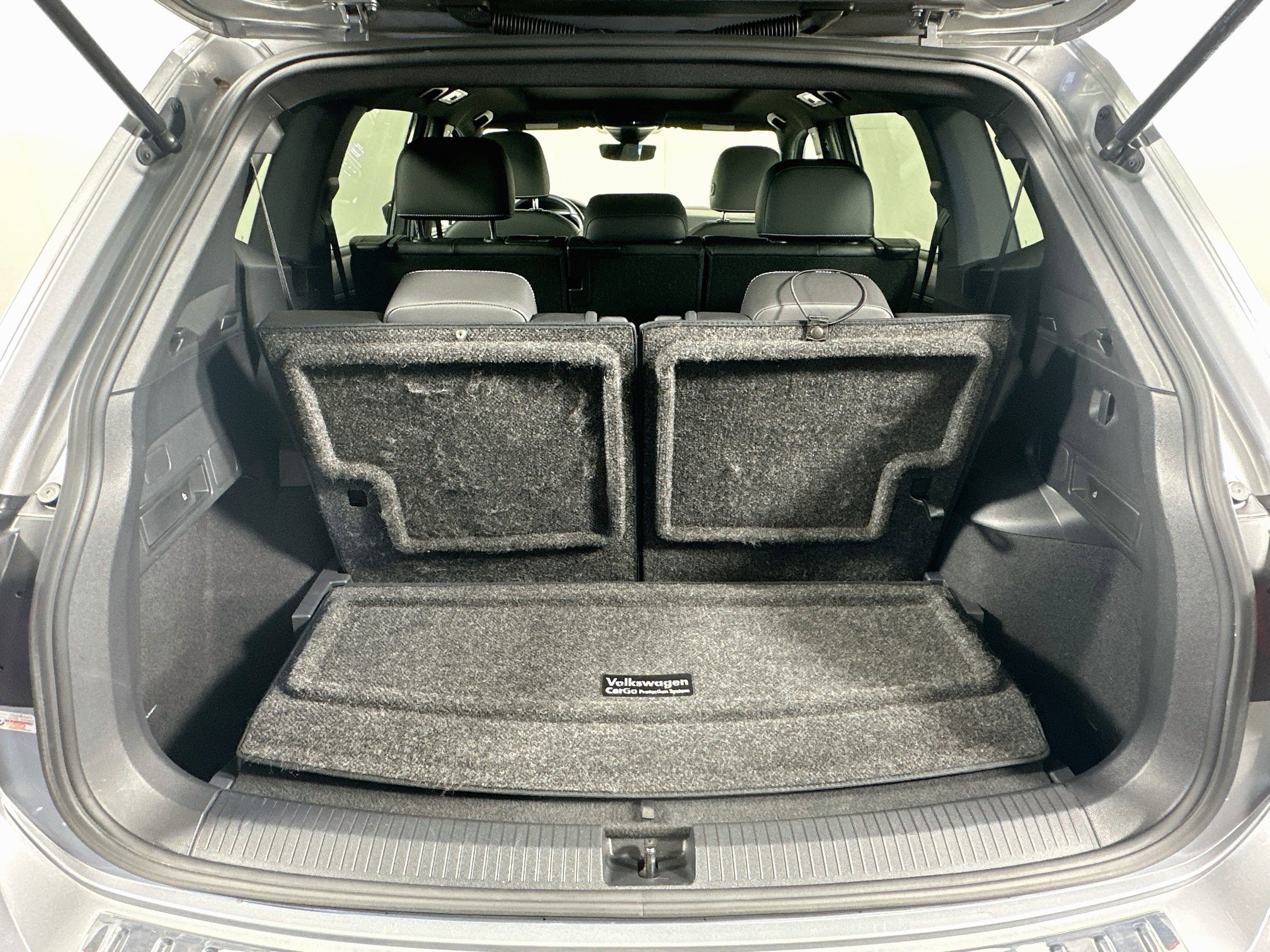 Used 2023 Volkswagen Tiguan SE R-Line FWD image 27