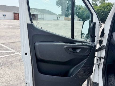 Used 2021 Mercedes-Benz Sprinter 2500 w/ Driver Convenience Package image 9