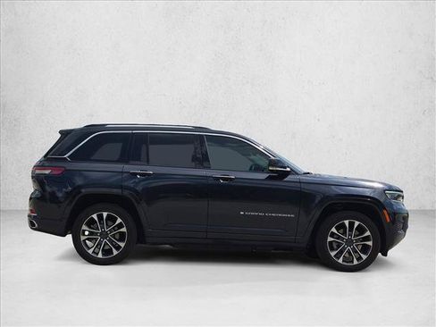 Used 2022 Jeep Grand Cherokee Overland w/ Advanced Protech Group III AWD/4WD image 4