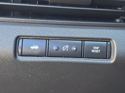 Used 2025 Nissan Altima 2.5 SV FWD image 18