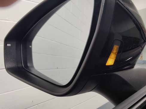 Used 2023 Volkswagen ID.4 Pro S image 9