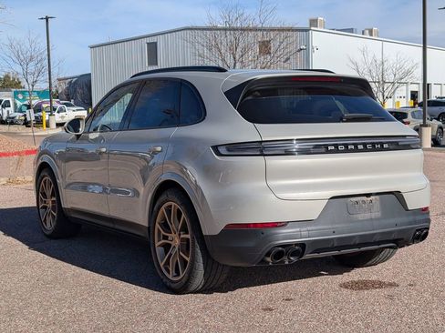 Used 2024 Porsche Cayenne image 5