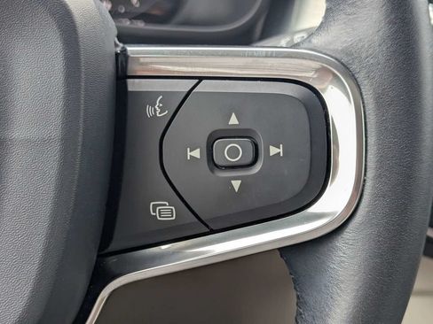 Used 2020 Volvo XC40 T4 Momentum w/ Protection Package Premier FWD image 27