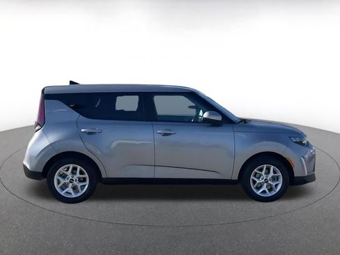 Used 2025 Kia Soul LX w/ LX Technology Package image 16