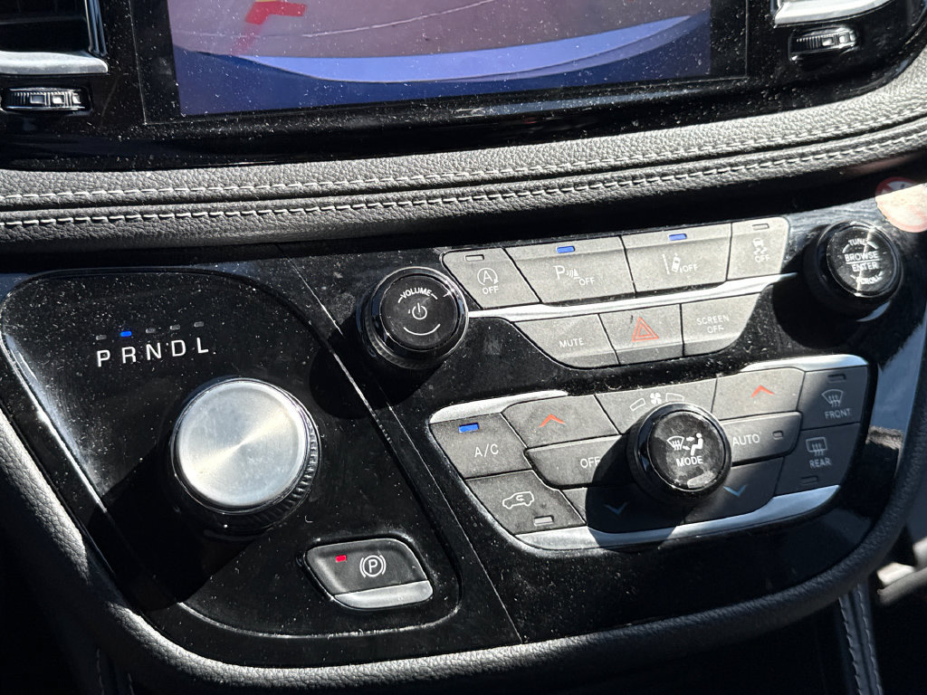 Used 2025 Chrysler Pacifica Limited FWD image 25