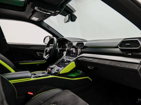Used 2022 Lamborghini Urus AWD/4WD image 55