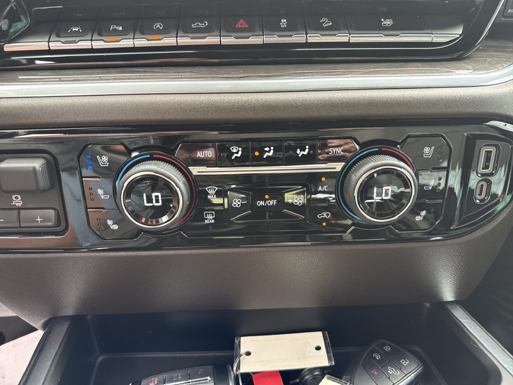 Used 2022 Chevrolet Silverado 1500 LTZ w/ LTZ Premium Package AWD/4WD image 26