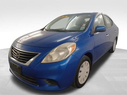 Used 2014 Nissan Versa SV FWD image 4