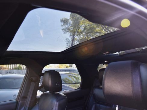 Used 2019 Land Rover Discovery SE image 26