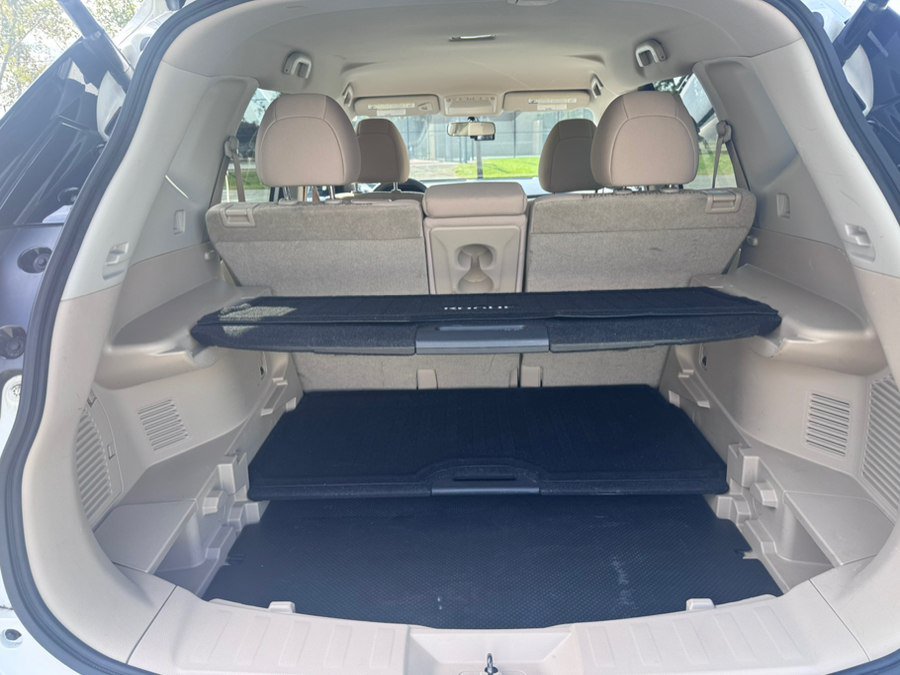 Used 2018 Nissan Rogue SV w/ Premium Package AWD/4WD image 9