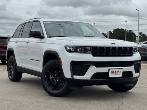 New 2026 Jeep Grand Cherokee Altitude RWD image 2