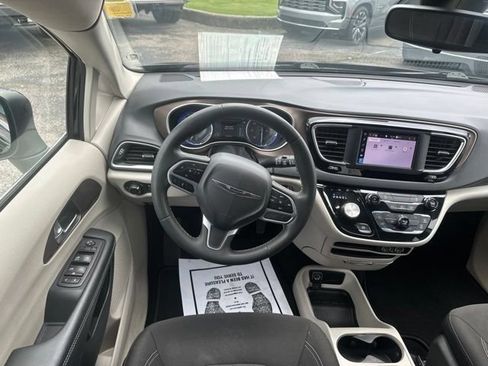 Used 2023 Chrysler Voyager LX FWD image 26