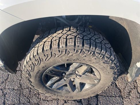 Used 2024 Chevrolet Silverado 1500 LT Trail Boss w/ Convenience Package II image 10