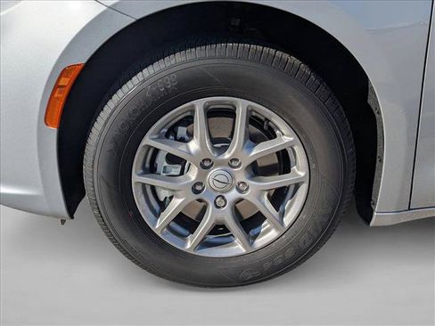 New 2026 Chrysler Pacifica Select FWD image 10