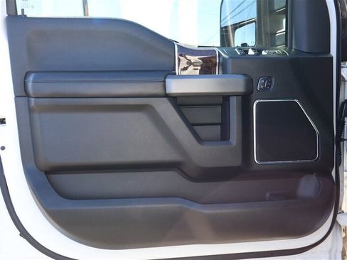 Used 2015 Ford F150 Platinum w/ Max Trailer Tow Package image 13