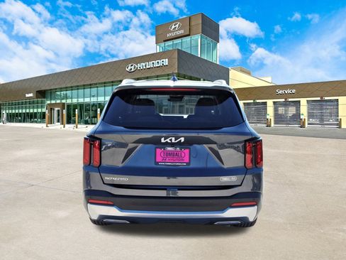 Used 2024 Kia Sorento EX image 7