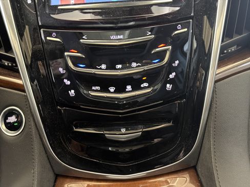 Used 2020 Cadillac Escalade Premium Luxury w/ Escalade Sport Edition image 20