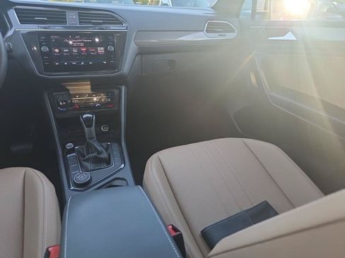 Used 2023 Volkswagen Tiguan SE w/ Panoramic Sunroof Package AWD/4WD image 4