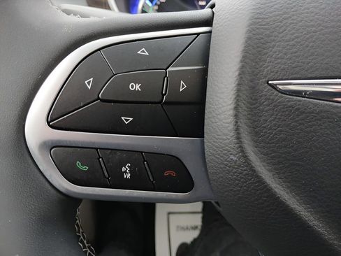 Certified 2023 Chrysler Pacifica Limited image 19