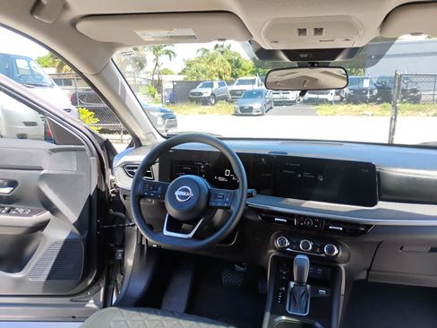 Used 2025 Nissan Kicks SV w/ SV Premium Package FWD image 92
