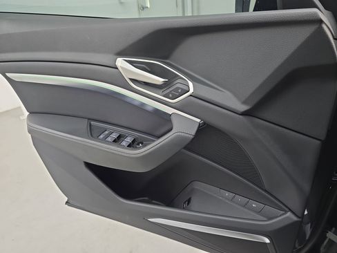 Used 2024 Audi Q8 e-tron Prestige image 27