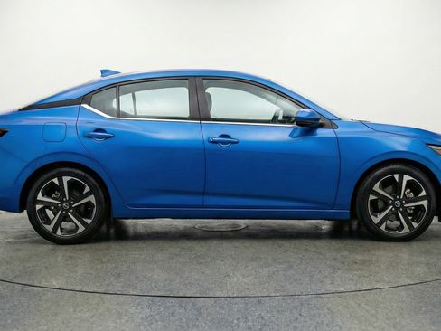 Used 2025 Nissan Sentra SV image 11