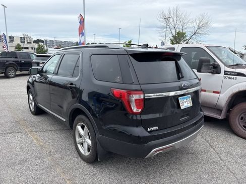 Used 2017 Ford Explorer XLT w/ Equipment Group 201A AWD/4WD image 4