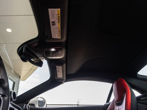 Used 2020 Ferrari Portofino RWD image 34