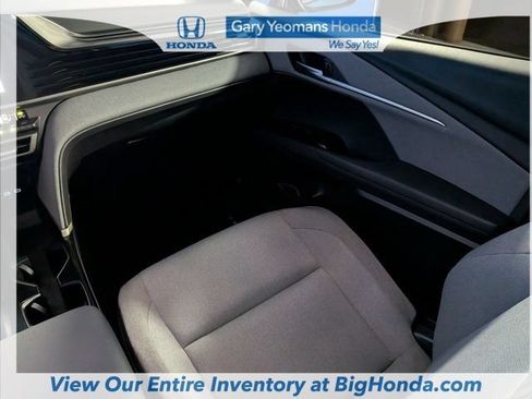 Used 2025 Toyota Camry LE w/ Convenience Package FWD image 18