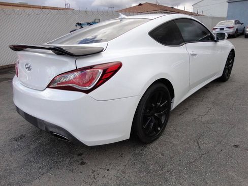 Used 2016 Hyundai Genesis 3.8 RWD image 6