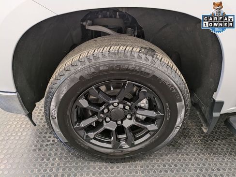 Used 2024 Chevrolet Silverado 1500 LT AWD/4WD image 7