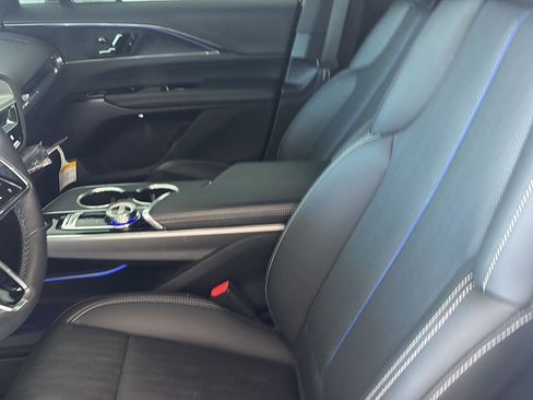 Used 2024 Cadillac Lyriq Sport RWD image 6