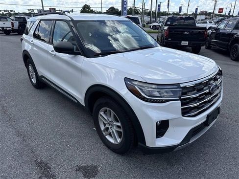 New 2025 Ford Explorer Active w/ Active Comfort Package image 3