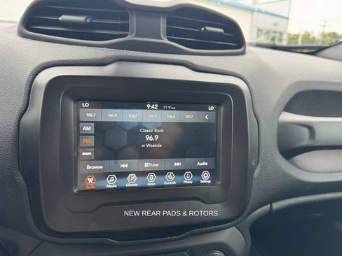 Used 2019 Jeep Renegade Latitude w/ Cold Weather Group AWD/4WD image 16
