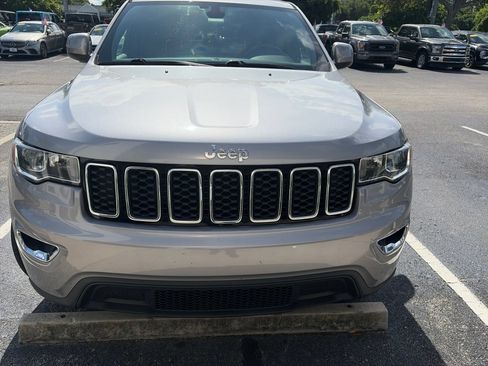 Used 2018 Jeep Grand Cherokee Laredo RWD image 2