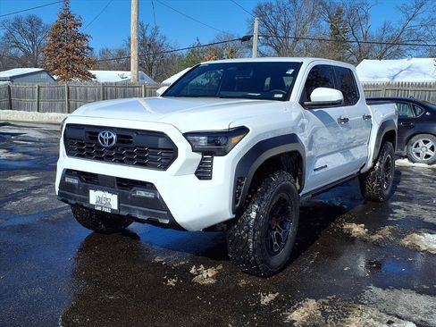 Used 2024 Toyota Tacoma TRD Off-Road image 33