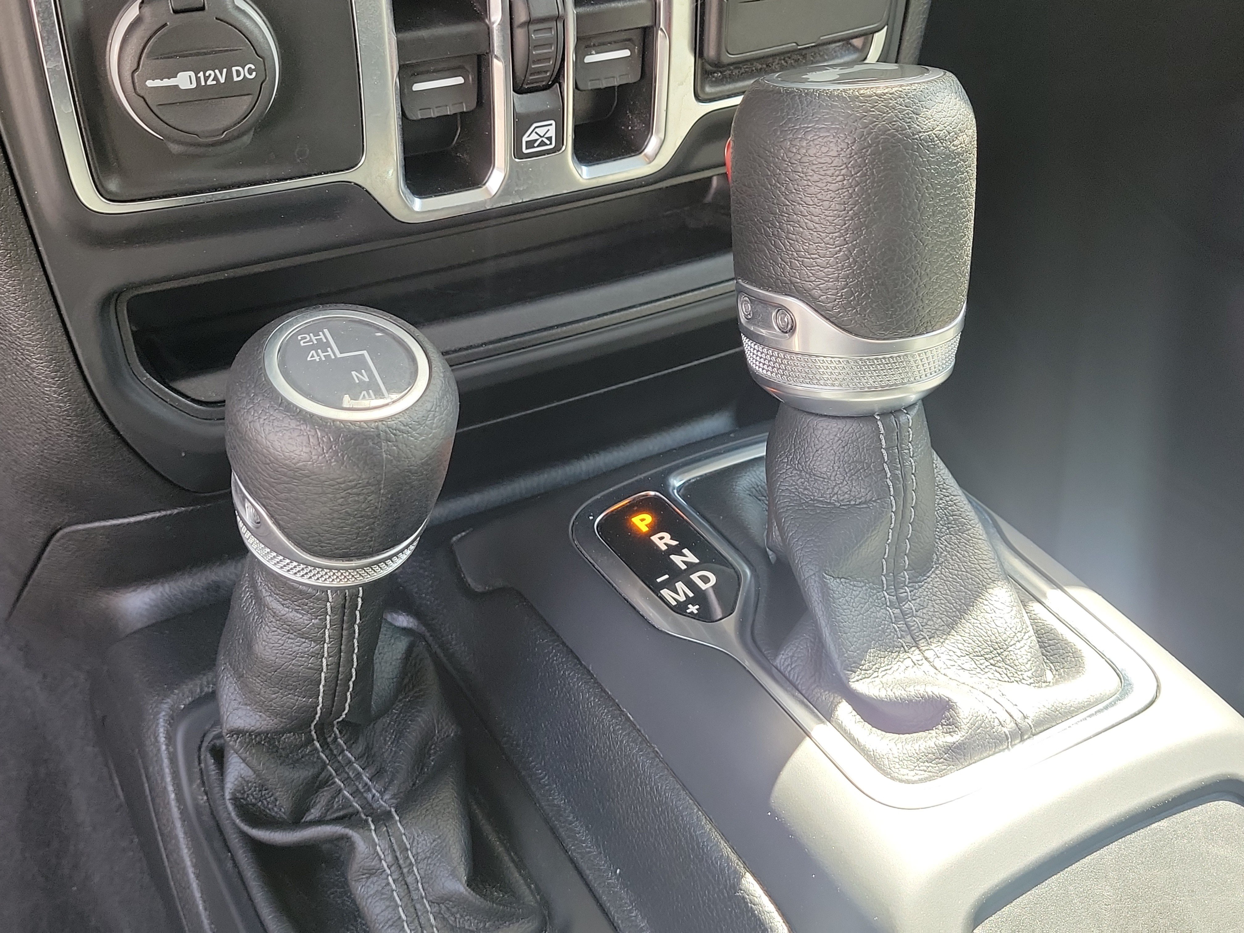 Used 2025 Jeep Wrangler Unlimited Sahara AWD/4WD image 24