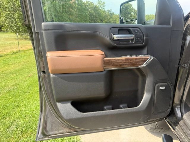 Used 2021 Chevrolet Silverado 2500 High Country w/ Technology Package AWD/4WD image 10