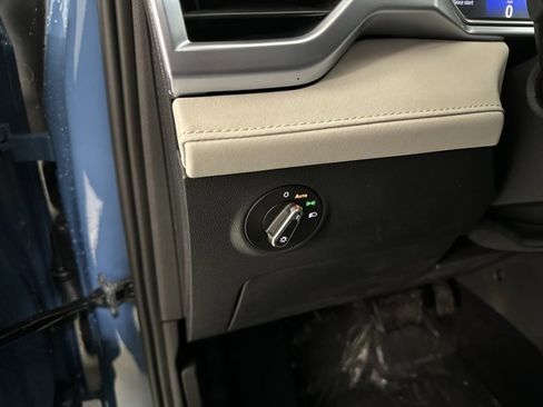 New 2026 Volkswagen Taos SE image 35