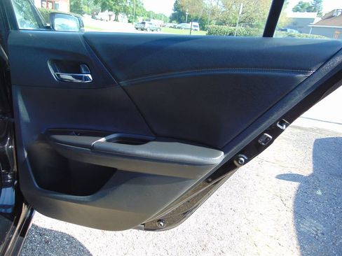 Used 2016 Honda Accord EX image 26